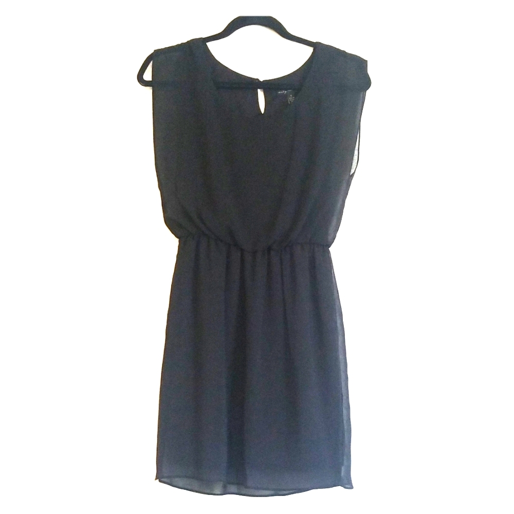 City Triangles| Little Black Dress